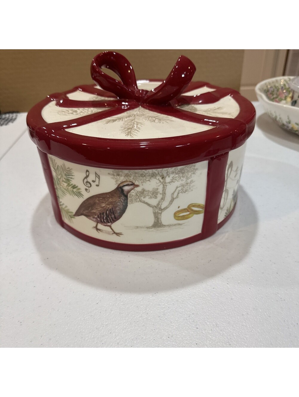 Williams-Sonoma large Christmas Carols cookie jar bow lid ceramic decor kitchen